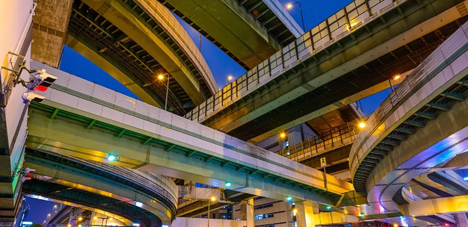 Intersecting motorway flyover